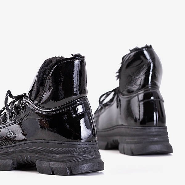 Fekete lakkozott női csizma a Rostorie-tól - Lábbeli