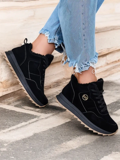 Royalfashion Black szigetelt női sportcipő Lahho
