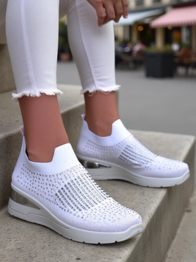 Royalfashion Slip-on női wedge sportcipők strasszokkal Qelavise