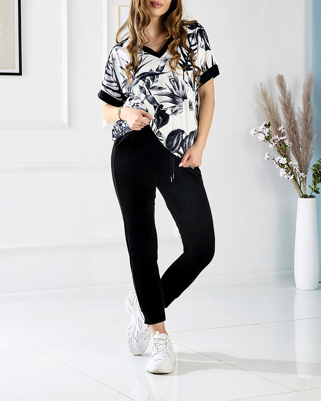 Női bársony pulóver szett virágmintás fekete színben- Ruházat