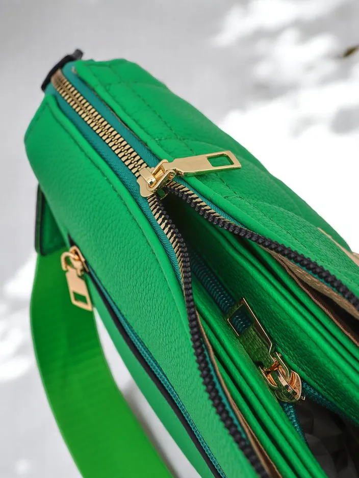 Royalfashion Kézitáska nőknek steppelt elülső résszel