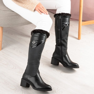 Fekete csizma egy alacsony oszlopon Meri - lábbeli