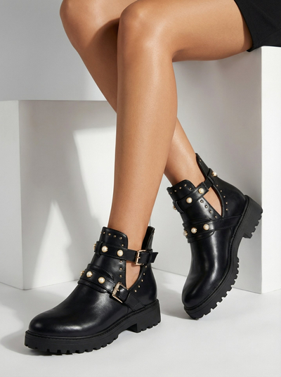 Royalfashion Fekete női díszített lapos sarkú csizma Pearl Elegance