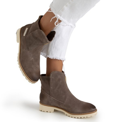 Jasnoszare botki damskie na płaskim obcasie Judettas - Obuwie