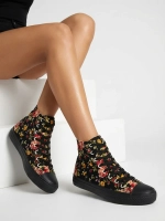 fekete || Sokszínű