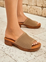 világosbarna || barna