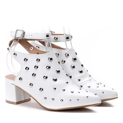 Białe botki z odkrytą piętą- Obuwie