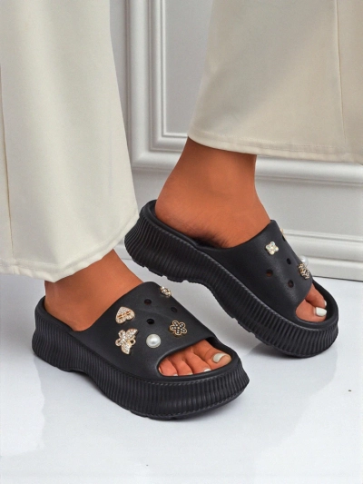 Royalfashion Női gumipapucs Slash Glam díszítéssel