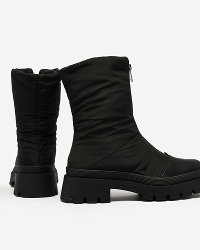 Royalfashion Női lapos sarkú csizma fekete színben Tainve