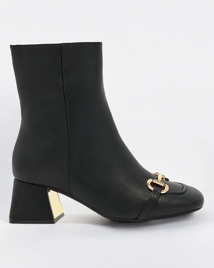 Royalfashion Fekete női alacsony tűsarkú csizma Referra