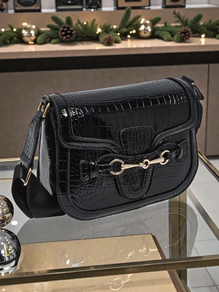 Lakkozott, kis méretű női műbőr táska Lurenn