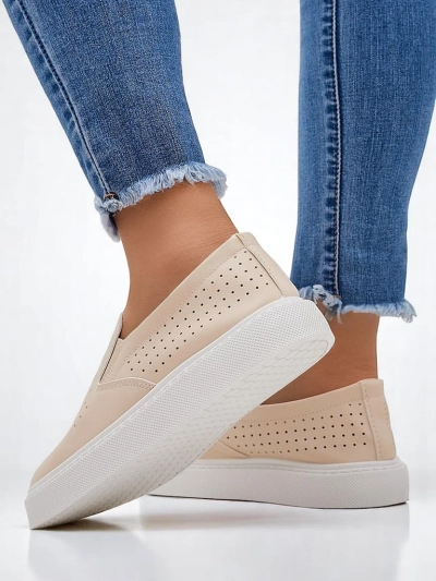 Royalfashion Női perforált slip-on cipők Emillia