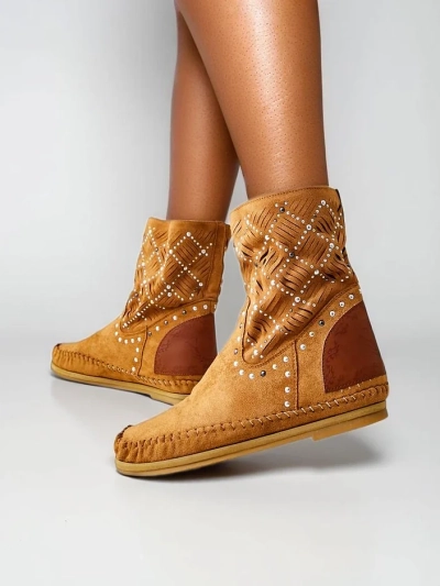 Royalfashion Női bokacsizma alacsony wedge-dzsel és szegecsekkel, indiai stílus