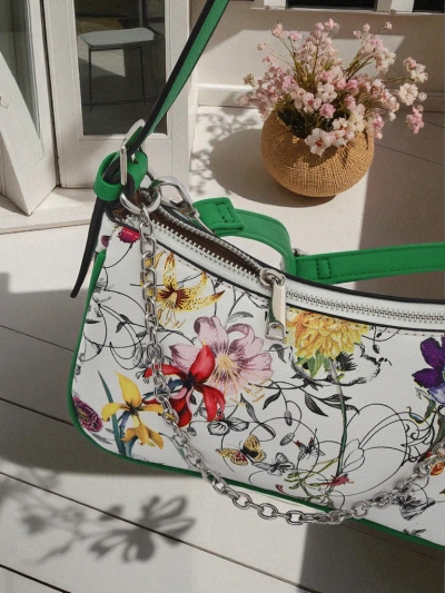 Royalfashion Kis női kézitáska, virágmintás ökobőrből, Lily Bloom