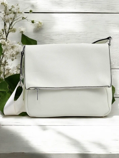 Royalfashion női kézitáska cipzáras zsebbel a fedelein