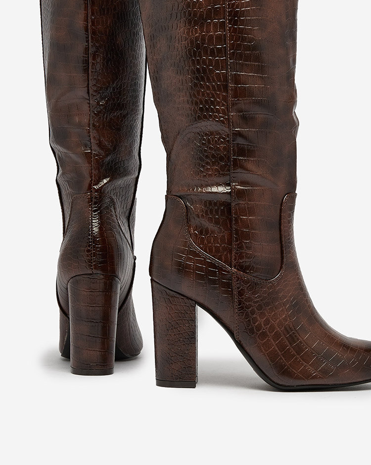 Royalfashion Sötétbarna női csizma Telibitta dombornyomással