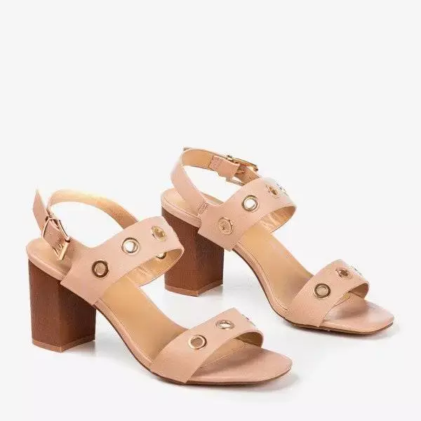 OUTLET Jasnoróżowe sandały na wyższym słupku z wycięciami Cangola - Obuwie