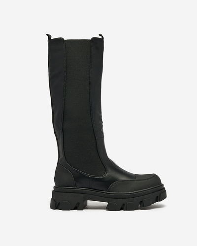 Royalfashion Női félvállas csizma fekete színben Blyssy