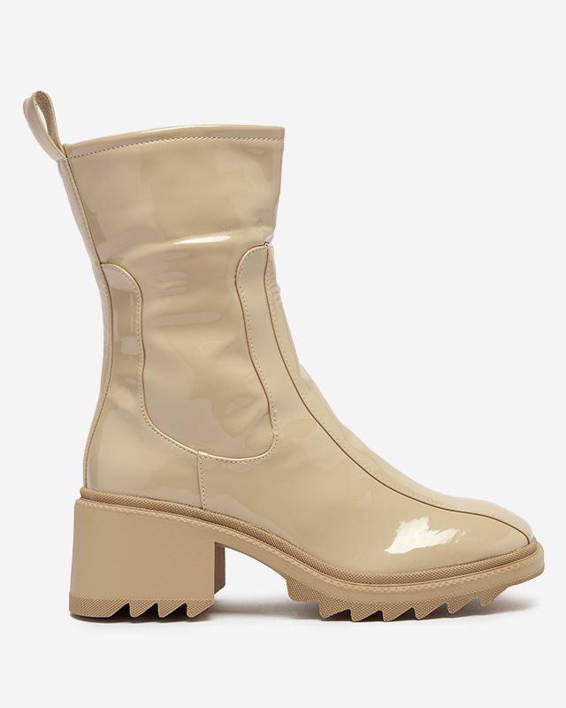 OUTLET Bézs színű női csizma széles oszlopon Grifis - Lábbeli