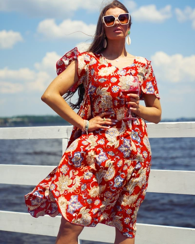 Royalfashion Piros női ruha színes virágmintával