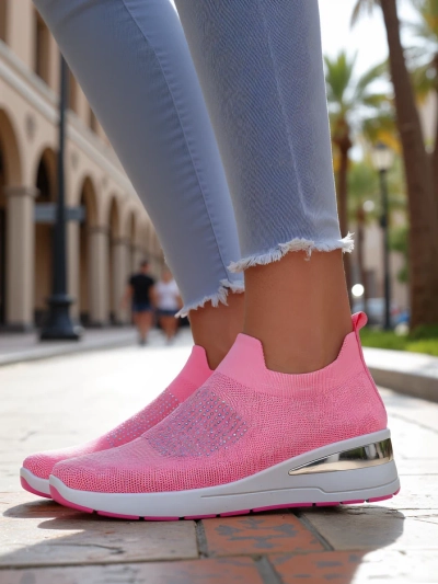 Royalfashion Slip-on női wedge sportcipő strasszkövekkel Qelavise