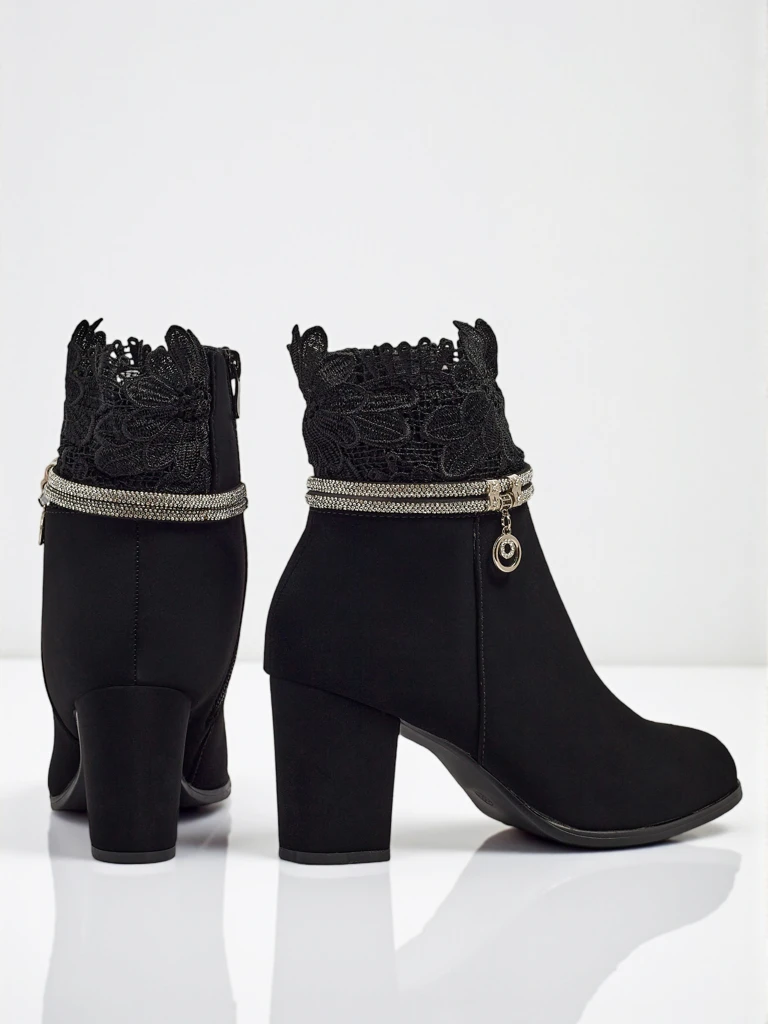 Kastrelle női öko bőr bokacsizma vastag sarokkal és csipkével