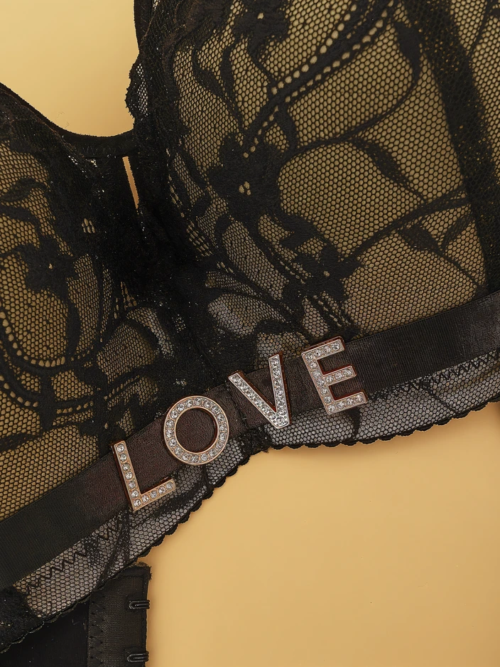 Royalfashion Női merevítős melltartó csipkével