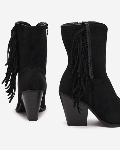 Fekete cowboy csizma magasabb oszlopon, bojttal Tatzul - Lábbeli