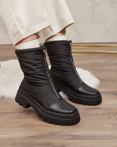 Royalfashion Női lapos sarkú csizma fekete színben Tainve