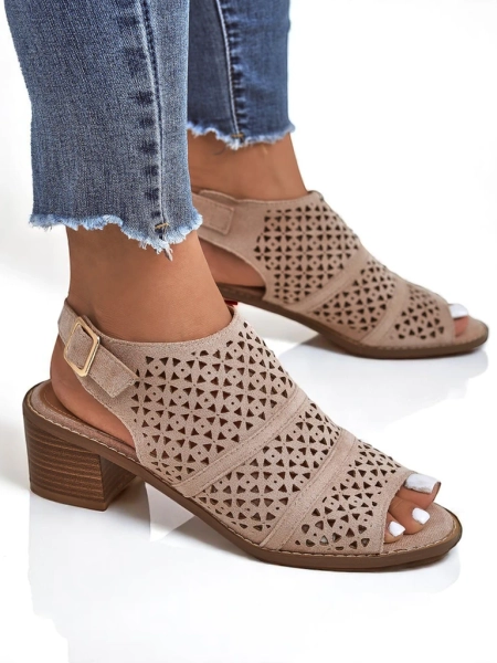 Royalfashion Női alacsony sarkú áttört Elira szandál