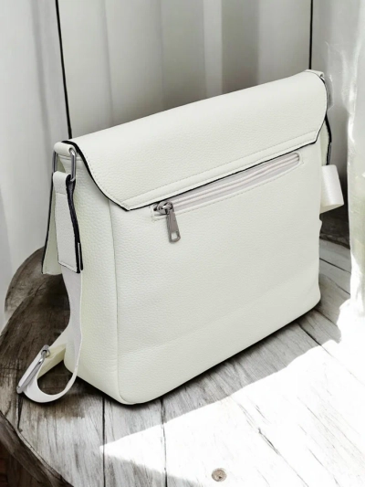 Royalfashion női kézitáska cipzáras zsebbel a fedelein