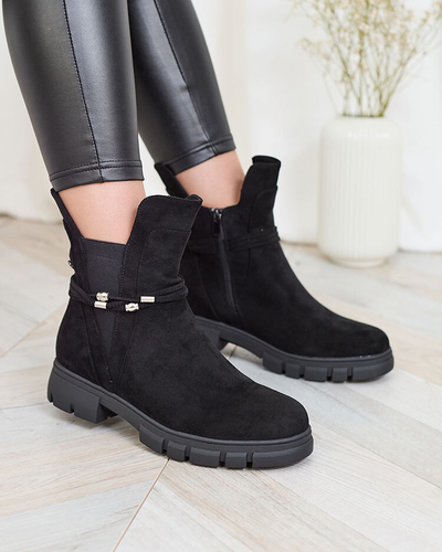 Royalfashion Fekete női csizma díszes pánttal Dafflo