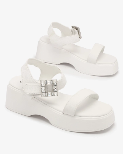 Royalfashion Fehér női díszített szandál egyszínű talppal Lorexi