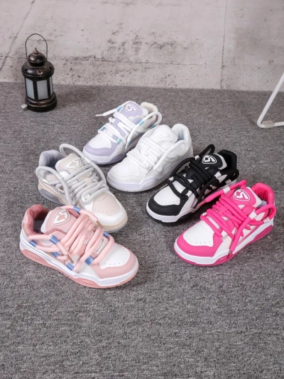 Royalfashion Női sportcipők dekoratív fűzőkkel Clesiv