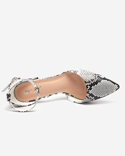 Női pumpák az oszlopon Andiee dombornyomással. Lábbeli