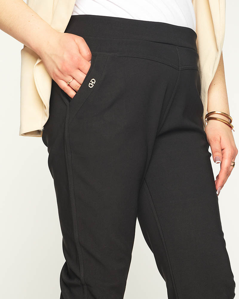 Fekete női 3/4 PLUSZ MÉRET szövet rövidnadrág - Ruházat