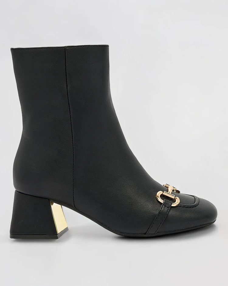 Royalfashion Fekete női alacsony tűsarkú csizma Referra