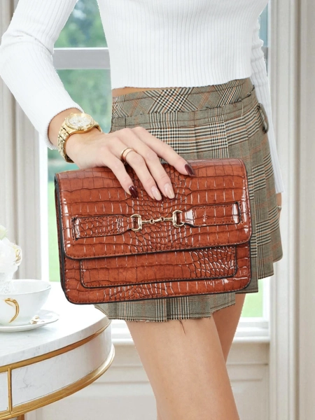 Lakkozott kis női táska műbőrből, Lunisse