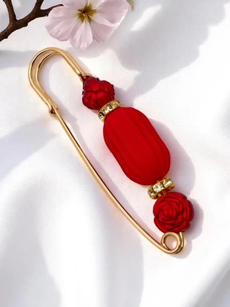 Dekoratív női bross rózsákkal Rose Charm