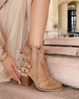 világosbarna || barna