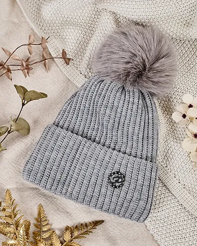 Royalfashion Női bélelt sapka pomponnal