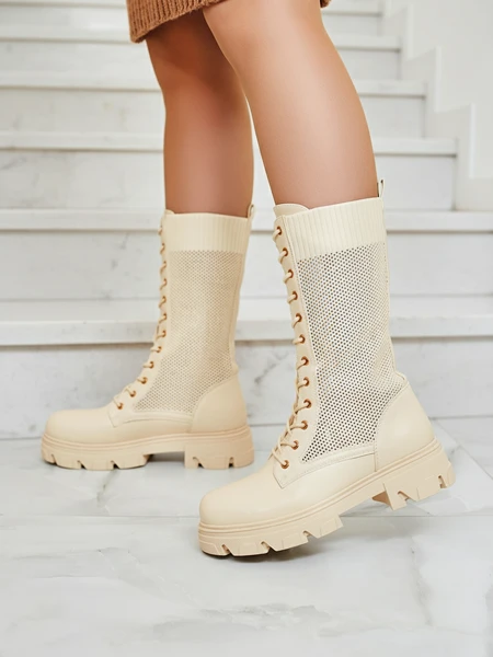 Royalfashion Női áttört krémszínű csipkés csizma Buhomias