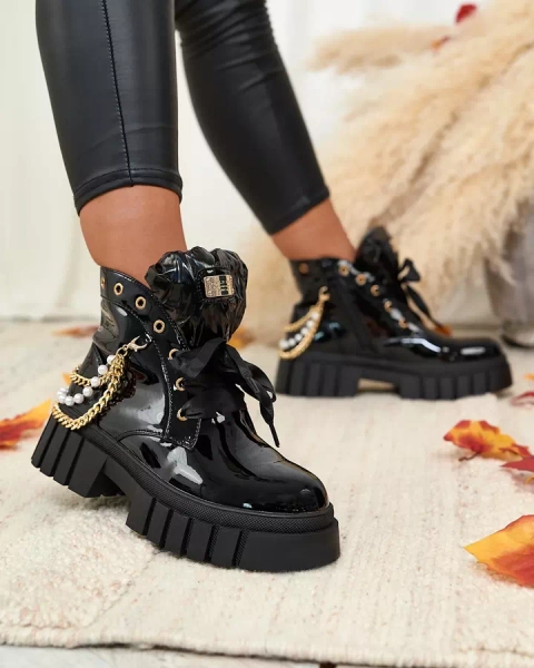 Royalfashion Női lakkozott szigetelt csizma fekete színben Dahaff