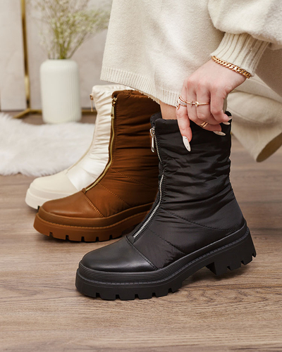 Royalfashion Női lapos sarkú csizma fekete színben Tainve