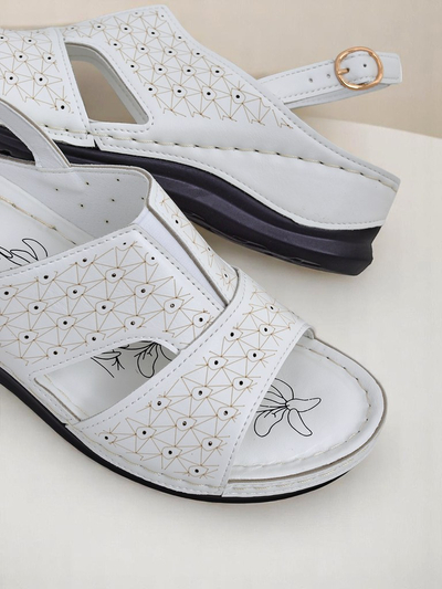 Royalfashion Női szandál alacsony ék sarkúval. Kényelem és stílus.