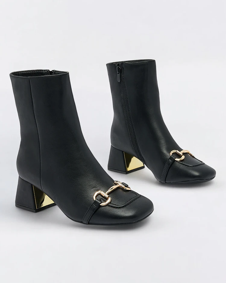 Royalfashion Fekete női alacsony tűsarkú csizma Referra