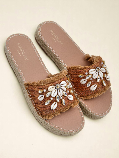 Royalfashion Callista Boho Camel lapos platformos kagylós szandál