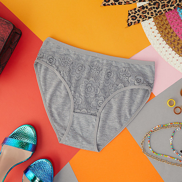 Szürke női bugyi csipkével - Fehérnemű