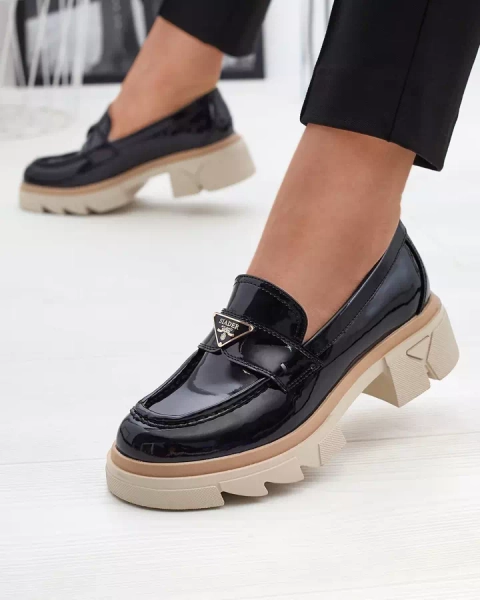 Lakkozott női fekete mokaszin díszítéssel Sarix - Lábbeli