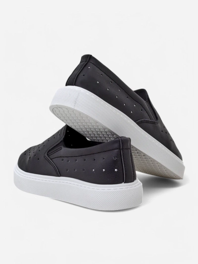 Royalfashion Lyukacsos női slip-on cipő Emayla